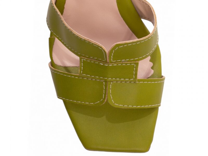 detalhe bico sandália feminina dourada feminino | VitriNerm