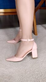 scarpin feminino dourada feminino elegante comprar | VitriNerm