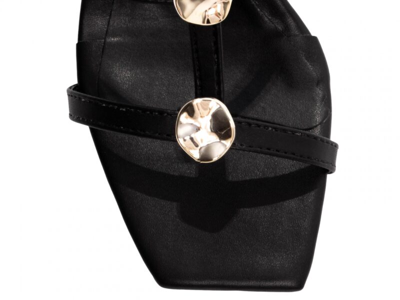 detalhe bico sandália feminina preta feminino | VitriNerm