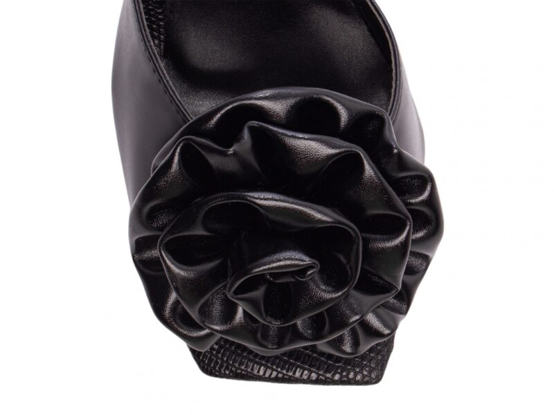 detalhe bico calçado feminino preto feminino | VitriNerm