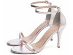 detalhe sandália feminina prata feminino | VitriNerm