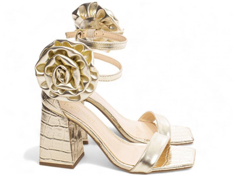 detalhe bico sandália feminina dourada feminino | VitriNerm