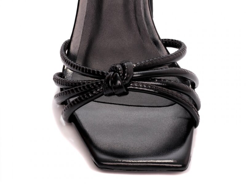 detalhe bico sandália feminina preta feminino | VitriNerm