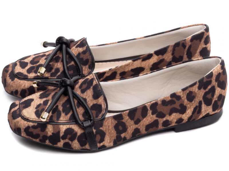 mocassim feminino dourado vista lateral | VitriNerm