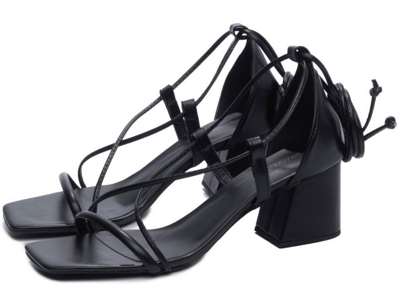 detalhe salto 7cm preta sandália feminina | VitriNerm