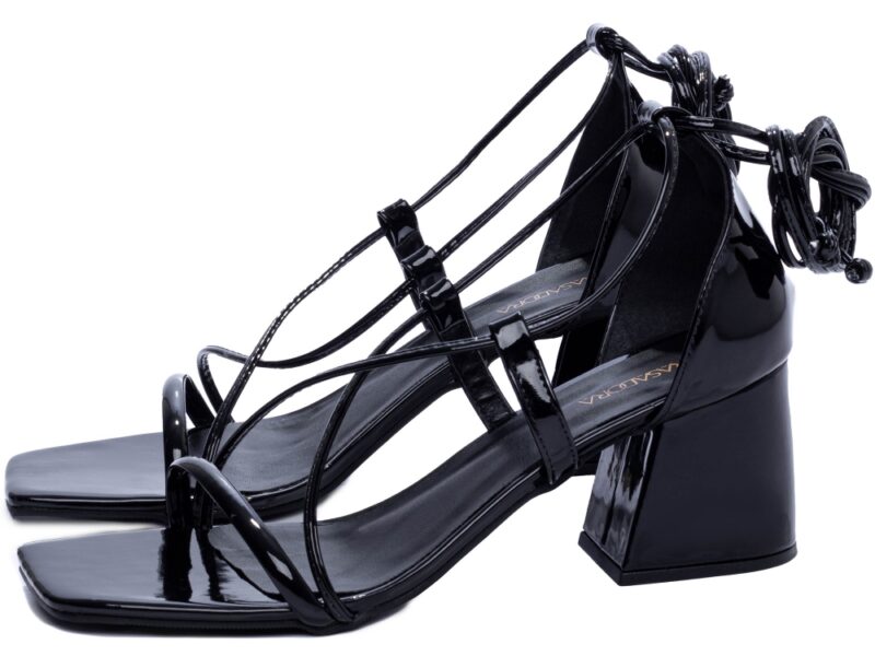 detalhe salto 7cm preto sandália feminina | VitriNerm