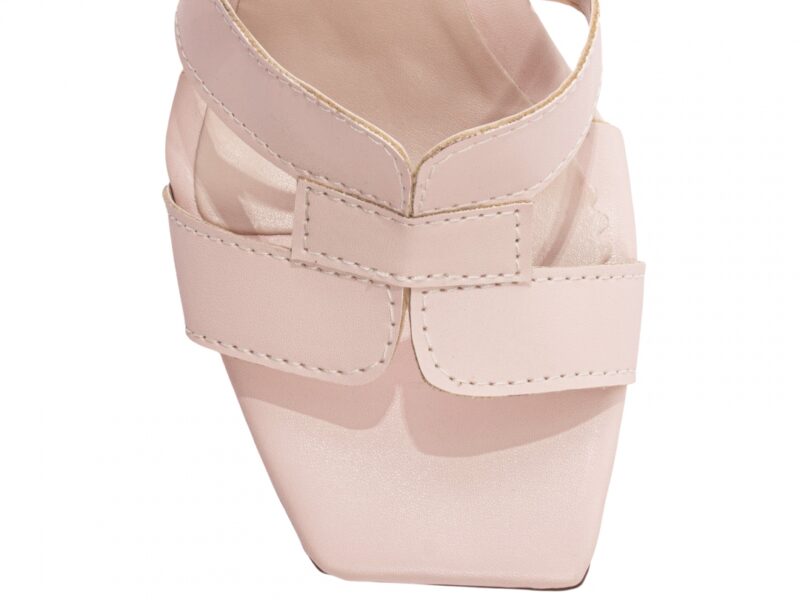 detalhe bico sandália feminina dourada feminino | VitriNerm