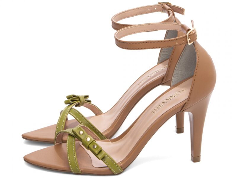 detalhe salto 9cm dourado sandália feminina | VitriNerm