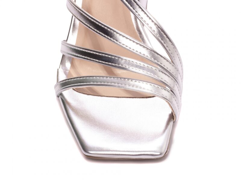 detalhe bico sandália feminina prata feminino | VitriNerm