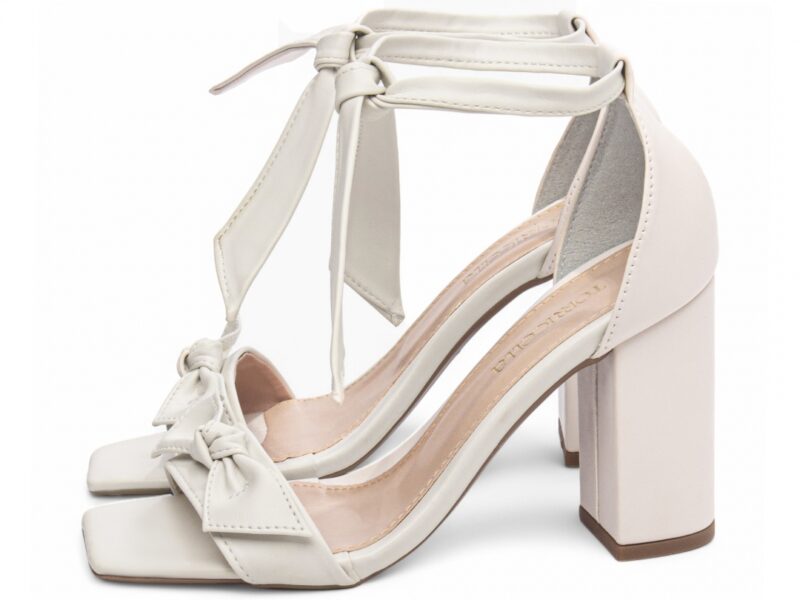 detalhe sandália feminina off white feminino | VitriNerm