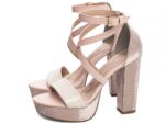 detalhe sandália feminina dourada feminino | VitriNerm