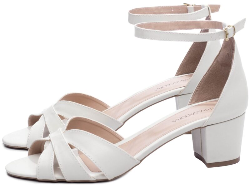 detalhe sandália feminina off white feminino | VitriNerm