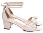 detalhe sandália feminina off white feminino | VitriNerm