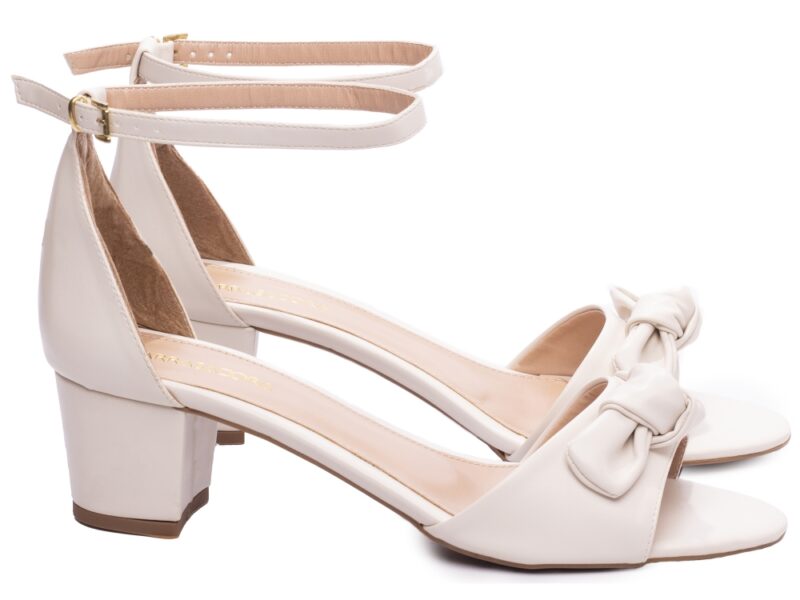 detalhe sandália feminina off white feminino | VitriNerm