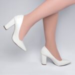 detalhe bico scarpin feminino off white feminino | VitriNerm