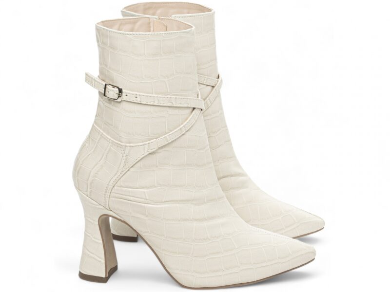 detalhe salto 9cm off white bota feminina | VitriNerm