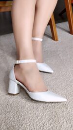 scarpin feminino off white feminino elegante comprar | VitriNerm