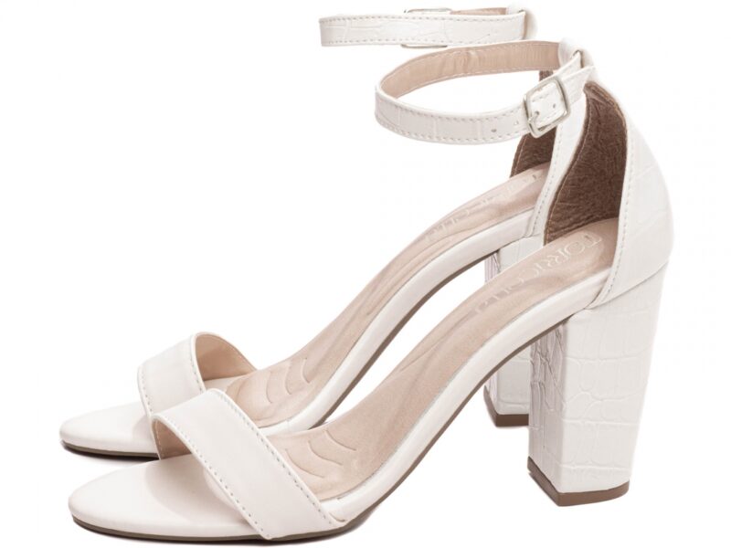 detalhe salto 8,5cm off white sandália feminina | VitriNerm