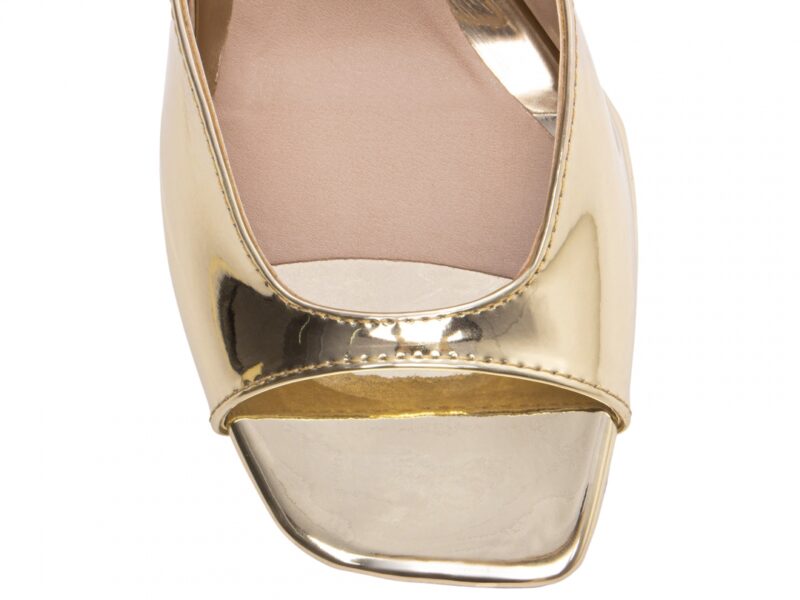 detalhe bico sandália feminina dourada feminino | VitriNerm