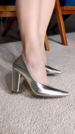 scarpin feminino dourado feminino elegante comprar | VitriNerm