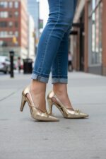 scarpin feminino dourado feminino elegante comprar | VitriNerm