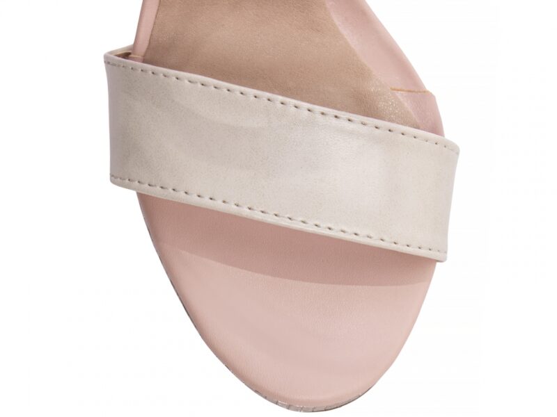 detalhe bico sandália feminina dourada feminino | VitriNerm