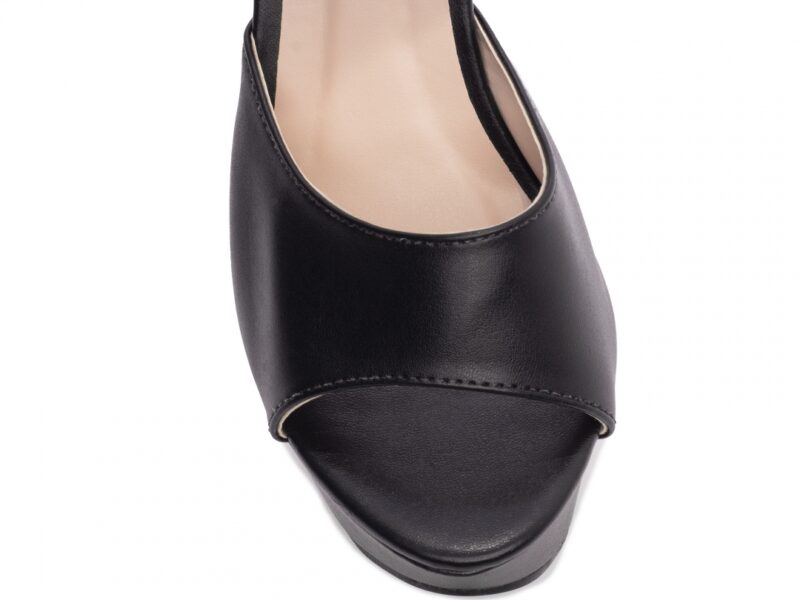 detalhe bico sandália feminina preta feminino | VitriNerm