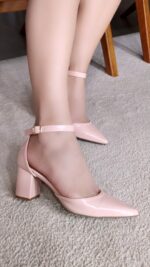 scarpin feminino dourada feminino elegante comprar | VitriNerm