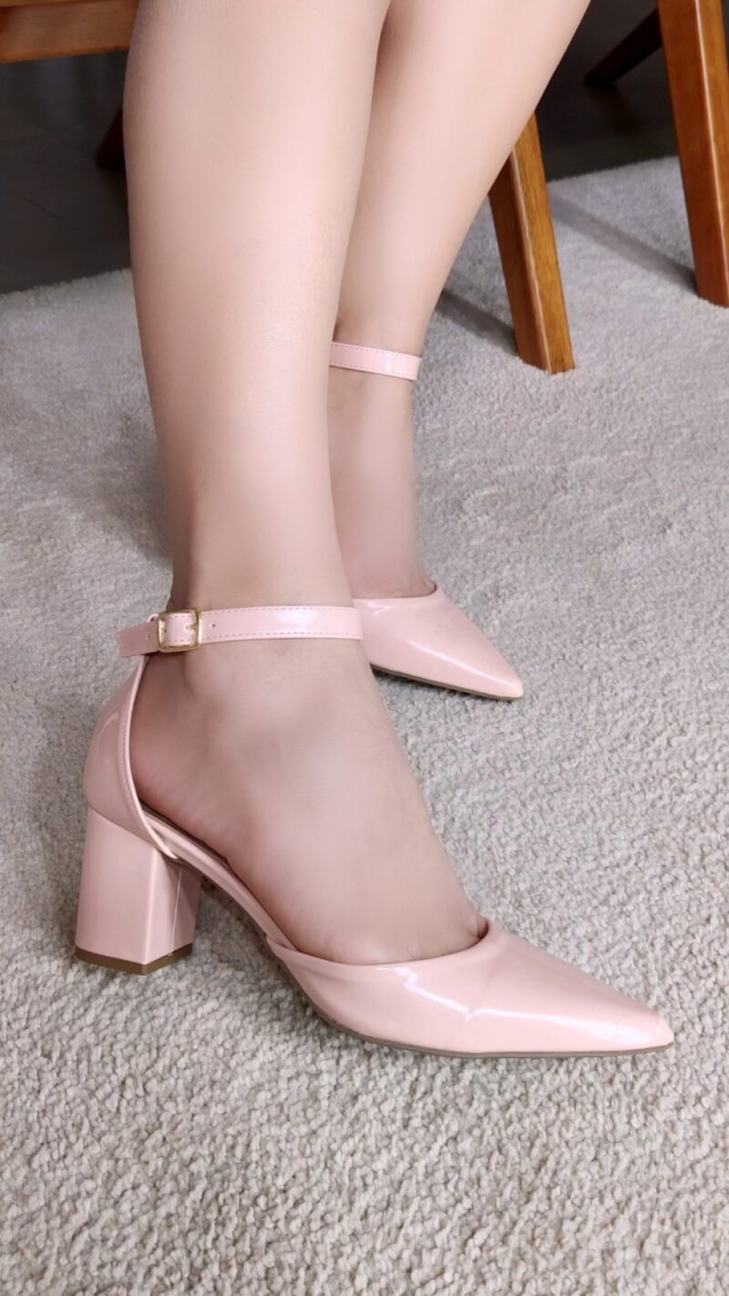 scarpin feminino dourada feminino elegante comprar | VitriNerm