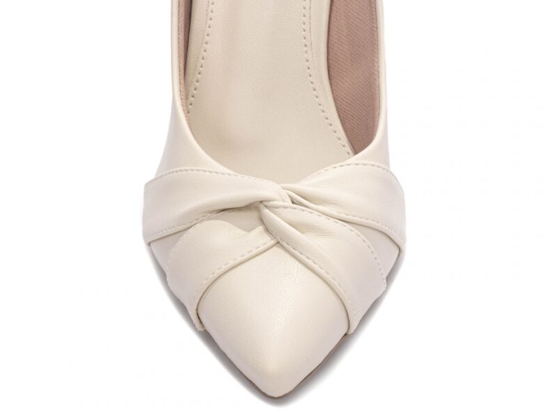 detalhe bico scarpin feminino off white feminino | VitriNerm
