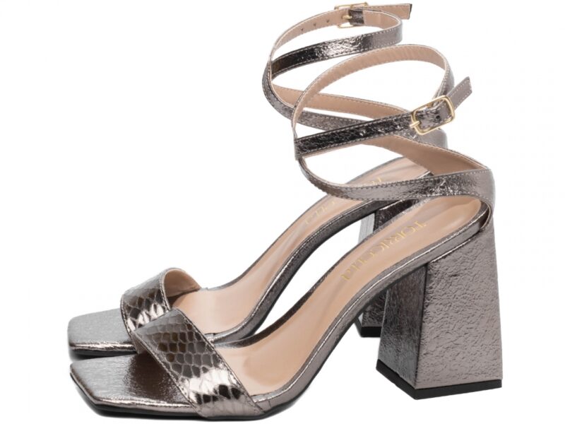 detalhe salto 9cm prata sandália feminina | VitriNerm