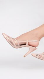 scarpin feminino dourada feminino elegante comprar | VitriNerm